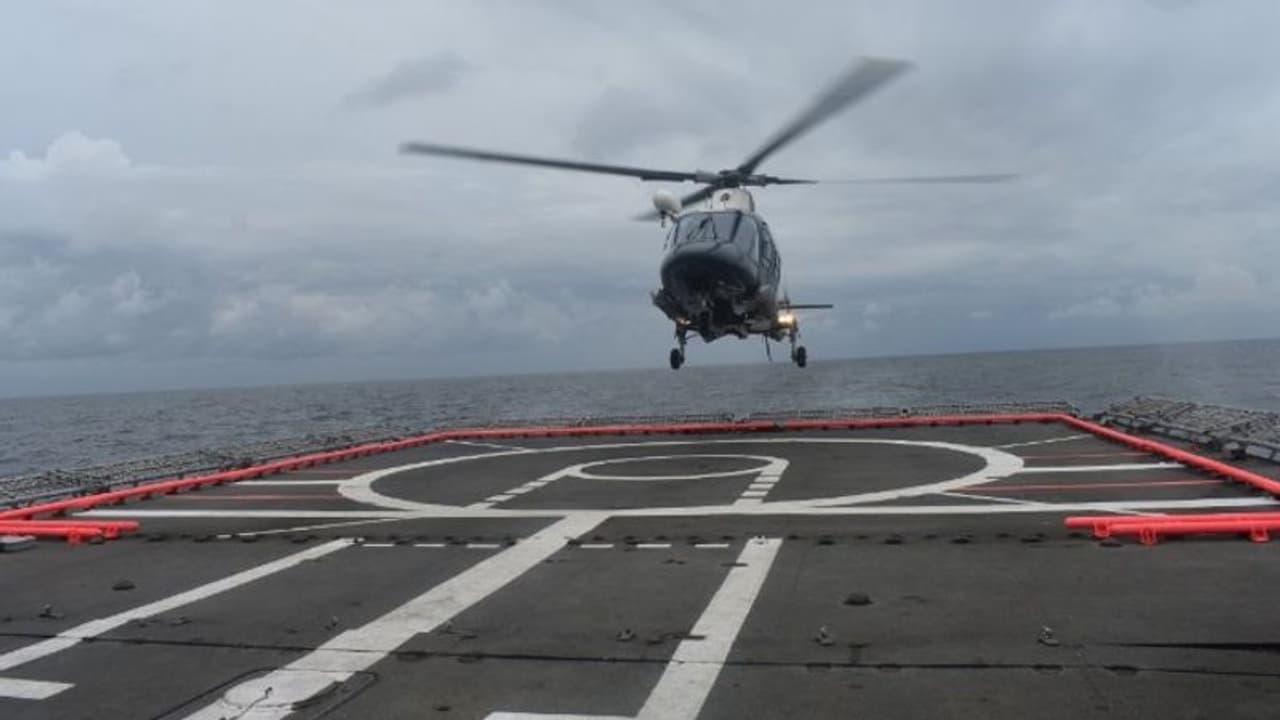 അറബിക്കടലിൽ പാക്കിസ്ഥാന്റെ നാവികാഭ്യാസം: യുദ്ധക്കപ്പലുകളും മുങ്ങിക്കപ്പലും സജ്ജമാക്കി ഇന്ത്യ അറബിക്കടലിൽ പാക്കിസ്ഥാന്റെ നാവികാഭ്യാസം: യുദ്ധക്കപ്പലുകളും മുങ്ങിക്കപ്പലും സജ്ജമാക്കി ഇന്ത്യ