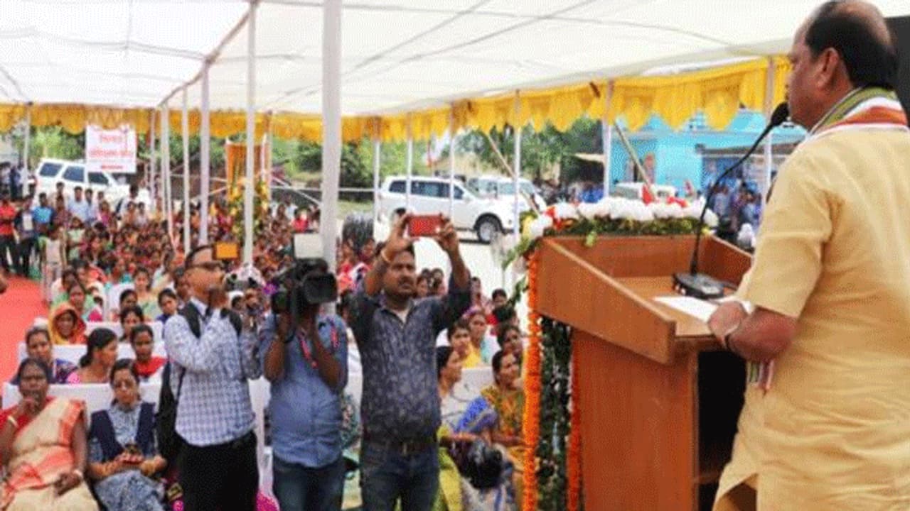 इस राज्य में दिवाली से पहले इन लोगों को उपहार देंगे ये सीएम, कहा मैं भी कभी मजदूरी करता था इस राज्य में दिवाली से पहले इन लोगों को उपहार देंगे ये सीएम, कहा मैं भी कभी मजदूरी करता था