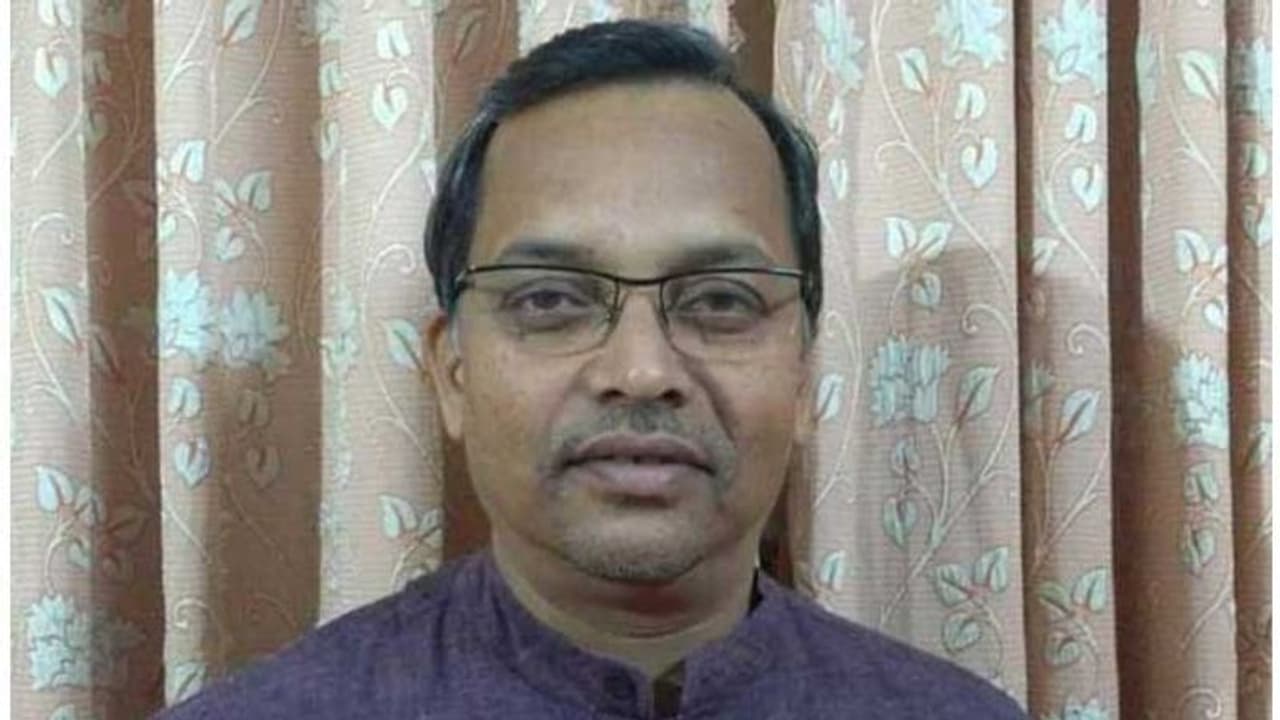 कोर्ट पहुंचे योगी के मंत्री, बोले पत्नी का चालचलन ठीक नहीं मुझे चाहिए तलाक कोर्ट पहुंचे योगी के मंत्री, बोले पत्नी का चालचलन ठीक नहीं मुझे चाहिए तलाक