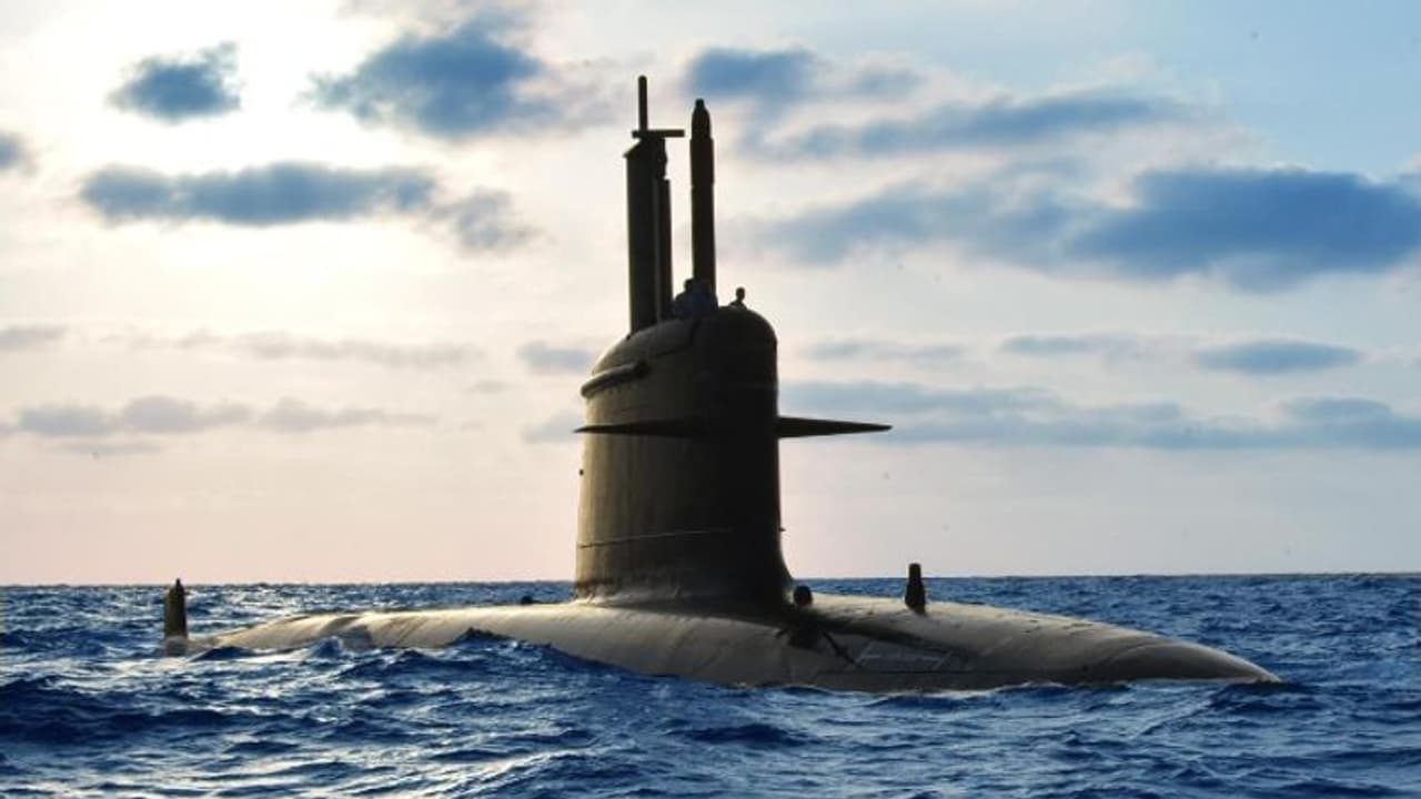 നാവികസേനയ്ക്ക് കരുത്തായി മറ്റൊരു അന്തർവാഹിനി കൂടി; ഐഎൻഎസ് ഖണ്ഡേരി നാളെ കമ്മിഷൻ ചെയ്യും നാവികസേനയ്ക്ക് കരുത്തായി മറ്റൊരു അന്തർവാഹിനി കൂടി; ഐഎൻഎസ് ഖണ്ഡേരി നാളെ കമ്മിഷൻ ചെയ്യും