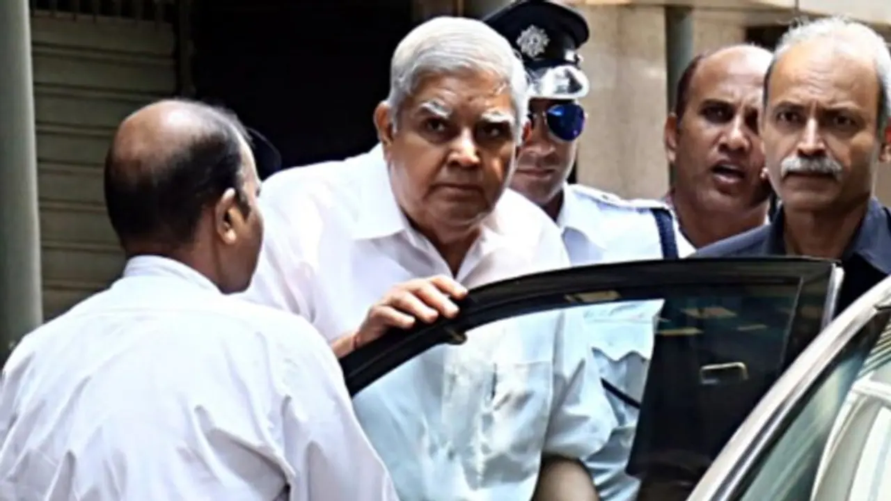 করোনা আবহে প্রায় ৮০ জনকে নিমন্ত্রণ ধনখড়ের, রাজভবনের চা চক্র নিয়ে উঠল প্রশ্ন