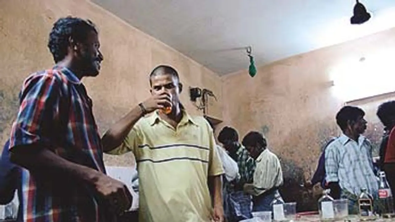 TASMAC Bar: குடிமகன்களுக்கு அதிர்ச்சி செய்தி.. அனைத்து டாஸ்மாக் பார்களை மூட உயர்நீதிமன்றம் உத்தரவு..! TASMAC Bar: குடிமகன்களுக்கு அதிர்ச்சி செய்தி.. அனைத்து டாஸ்மாக் பார்களை மூட உயர்நீதிமன்றம் உத்தரவு..!