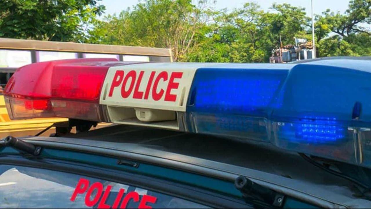 नोएडा में आधी रात को दो बहनों से हुई लूटपाट नोएडा में आधी रात को दो बहनों से हुई लूटपाट