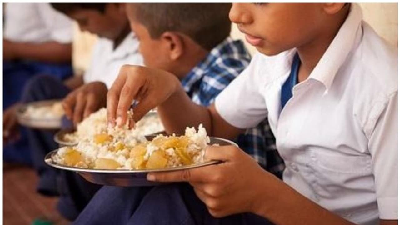സ്കൂളില് നിന്നും ഉച്ചഭക്ഷണം കഴിച്ചവര്ക്ക് ദേഹാസ്വാസ്ഥ്യം; മധ്യപ്രദേശില് 20 കുട്ടികള് ആശുപത്രിയില് സ്കൂളില് നിന്നും ഉച്ചഭക്ഷണം കഴിച്ചവര്ക്ക് ദേഹാസ്വാസ്ഥ്യം; മധ്യപ്രദേശില് 20 കുട്ടികള് ആശുപത്രിയില്