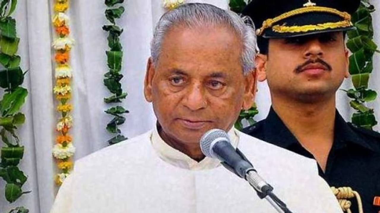 बाबरी विध्वंस मामले में कल्याण सिंह पर आरोप तय, 2 लाख रुपए के निजी मुचलके पर मिली जमानत बाबरी विध्वंस मामले में कल्याण सिंह पर आरोप तय, 2 लाख रुपए के निजी मुचलके पर मिली जमानत