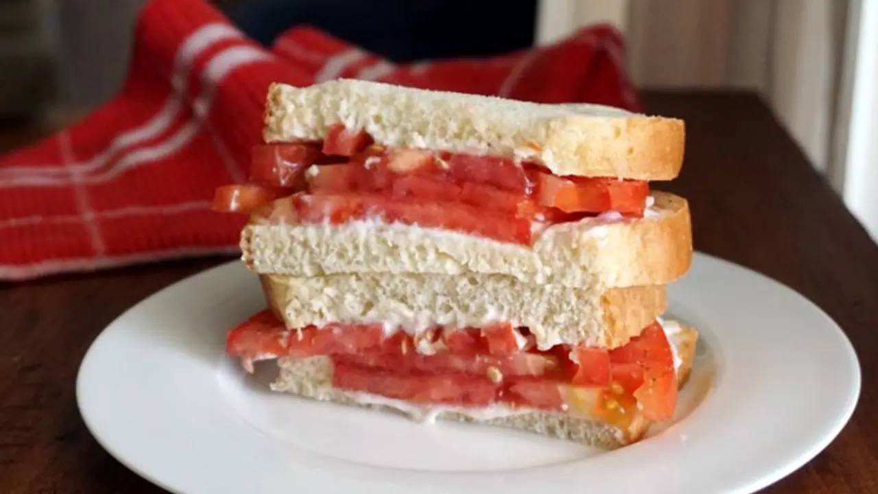 ഈസി ആന്റ് ഹെല്ത്തി ഫുഡ്; തക്കാളി സാൻഡ്വിച്ച് തയ്യാറാക്കാം ഈസി ആന്റ് ഹെല്ത്തി ഫുഡ്; തക്കാളി സാൻഡ്വിച്ച് തയ്യാറാക്കാം