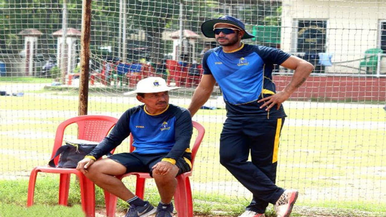 ৮৮ রানে অলআউট বাংলা, তবু দলকে ঘুড়ে দাঁড়ানোর 'পেপটক' কোচ অরুণ লালের ৮৮ রানে অলআউট বাংলা, তবু দলকে ঘুড়ে দাঁড়ানোর 'পেপটক' কোচ অরুণ লালের
