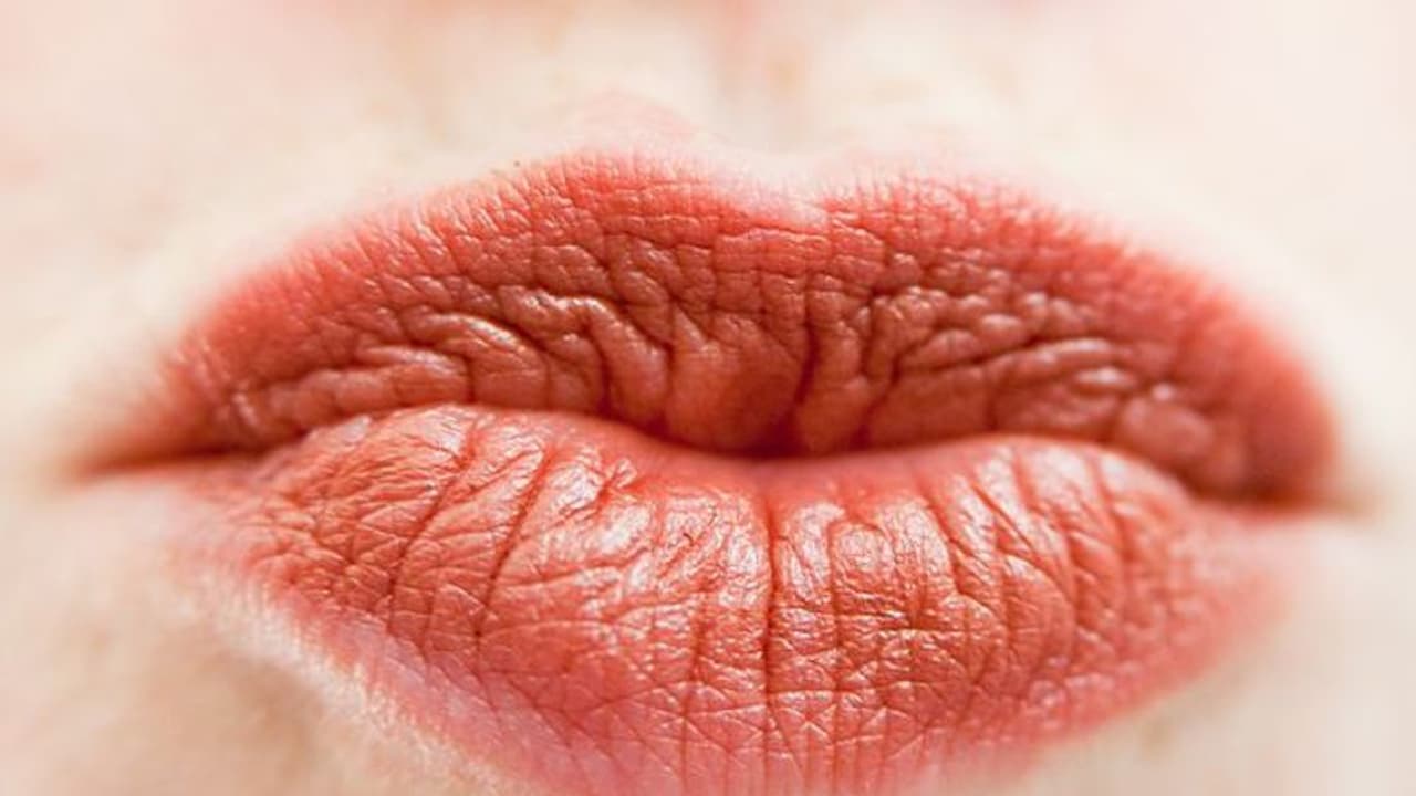 செம்ம போதையில் அனைவர் மத்தியிலும் லிப் டூ லிப் கிஸ்! ஷாக் கொடுத்த தமிழ் நடிகைகள்! செம்ம போதையில் அனைவர் மத்தியிலும் லிப் டூ லிப் கிஸ்! ஷாக் கொடுத்த தமிழ் நடிகைகள்!