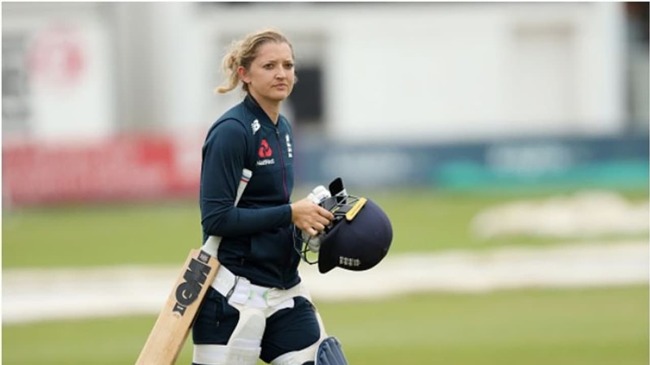 పురుషుల జట్టు కోచ్ గా తొలిసారి మహిళా క్రికెటర్ సారా టేలర్ పురుషుల జట్టు కోచ్ గా తొలిసారి మహిళా క్రికెటర్ సారా టేలర్