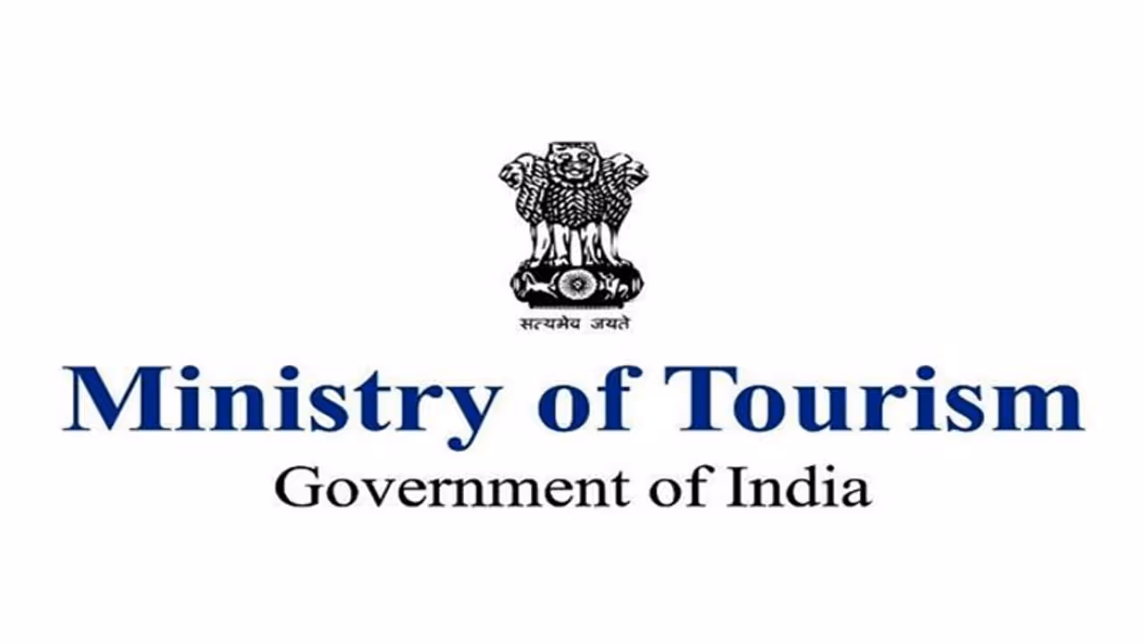अब टूरिस्ट्स की मदद करने वालों को मिलेगा स्पेशल अवार्ड, मंत्री ने की घोषणा अब टूरिस्ट्स की मदद करने वालों को मिलेगा स्पेशल अवार्ड, मंत्री ने की घोषणा