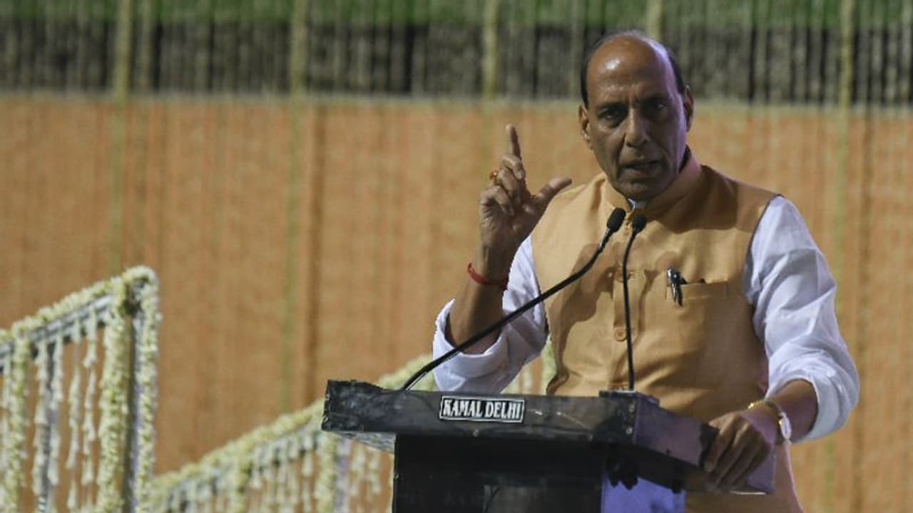 राजनाथ की पाकिस्तान को दो टूक हमें परेशान करने वालों को शांति से नहीं रहने देंगे