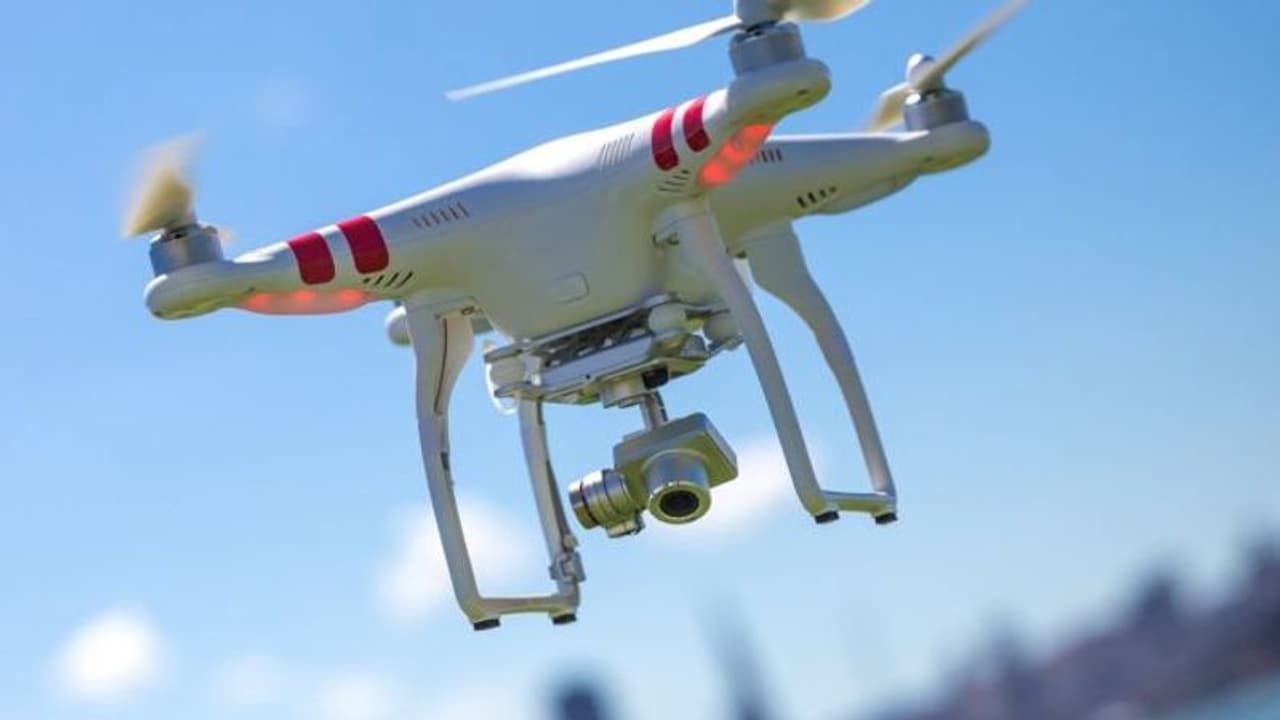 ड्रोन के जरिए भारत में हथियार भेज रहा पाकिस्तान, इन लोगों को कर रहा है सप्लाई ड्रोन के जरिए भारत में हथियार भेज रहा पाकिस्तान, इन लोगों को कर रहा है सप्लाई