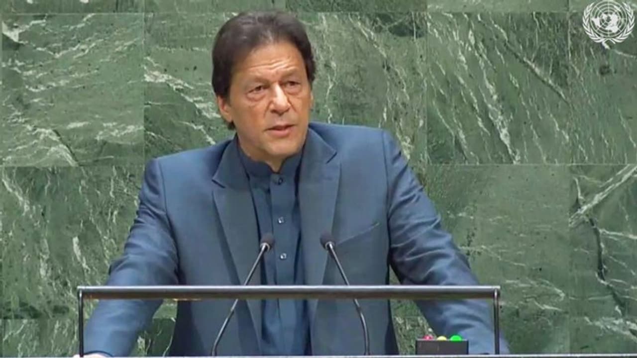 इमरान ने UN में की ऐसे मनमानी, गुस्साए ट्विटर यूजर्स ने लिखा, इन्हें प्रोटोकॉल की समझ नहीं इमरान ने UN में की ऐसे मनमानी, गुस्साए ट्विटर यूजर्स ने लिखा, इन्हें प्रोटोकॉल की समझ नहीं
