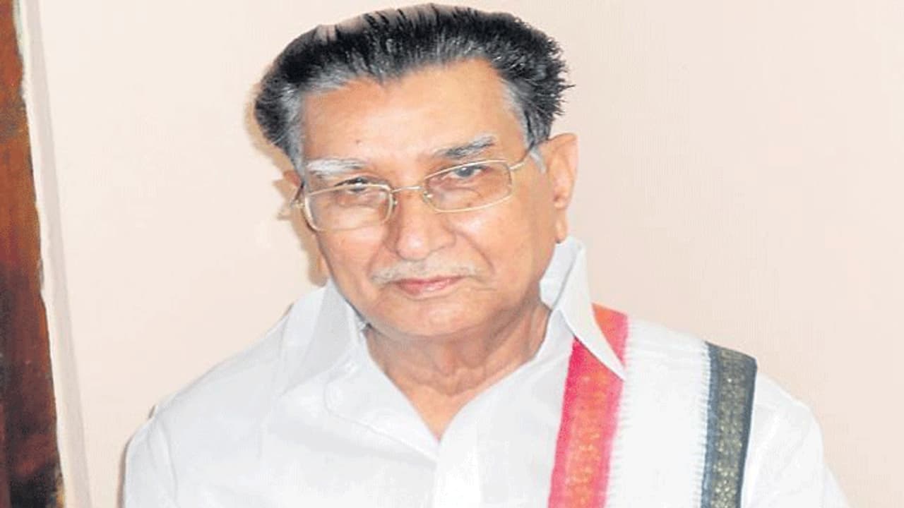 రోడ్డు ప్రమాదంలో వైసీపీ నేత మృతి