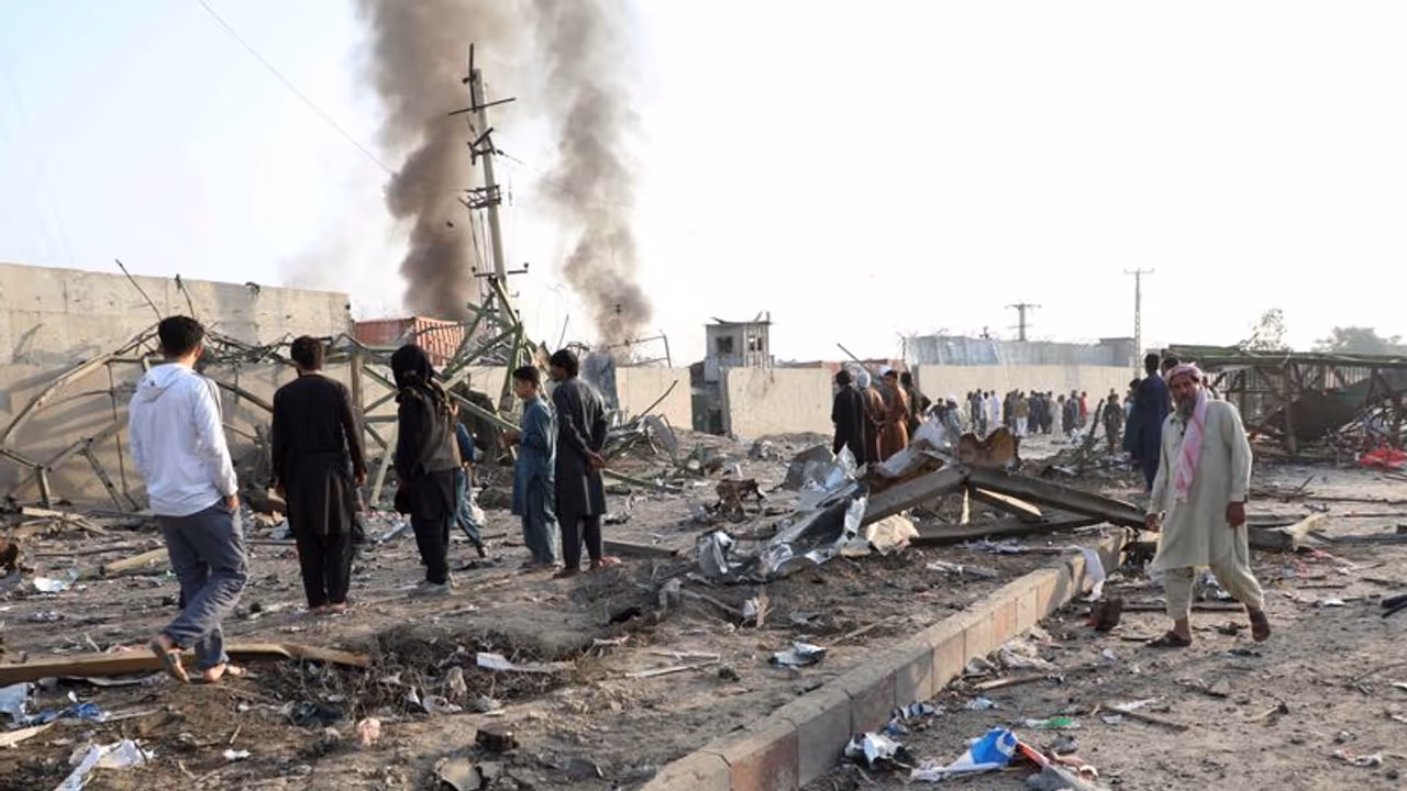 तालिबान ने वोट न करने की दी थी चेतावनी, किया पोलिंग बूथ पर हमला 15 लोग घायल