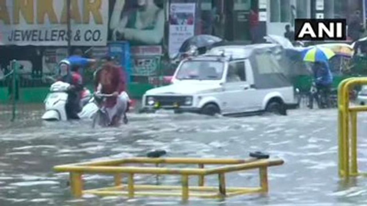 భారీ వర్షాలు: బీహార్ లోని 15 జిల్లాల్లో రెడ్ అలర్ట్