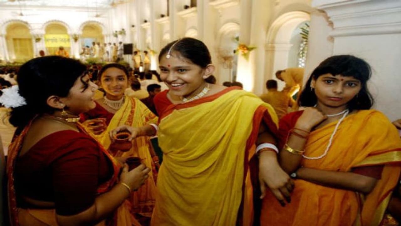 জেনে নিন, এবার পুজোতে কিভাবে সাজবেন