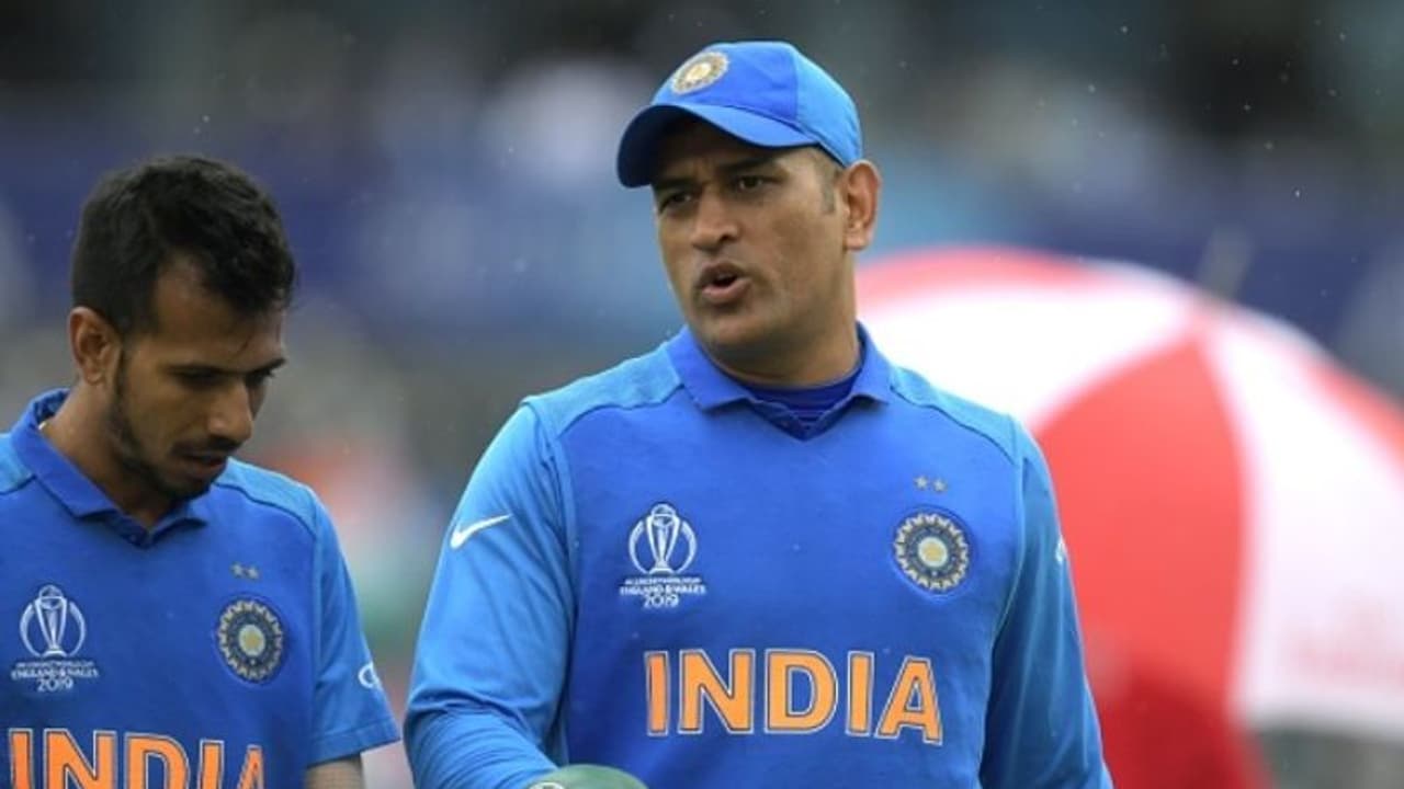 'ധോണി അന്ന് പുറത്തായപ്പോള്‍ കണ്ണീരടക്കാന്‍ പാടുപെട്ടു'; വെളിപ്പെടുത്തലുമായി ചാഹല്‍