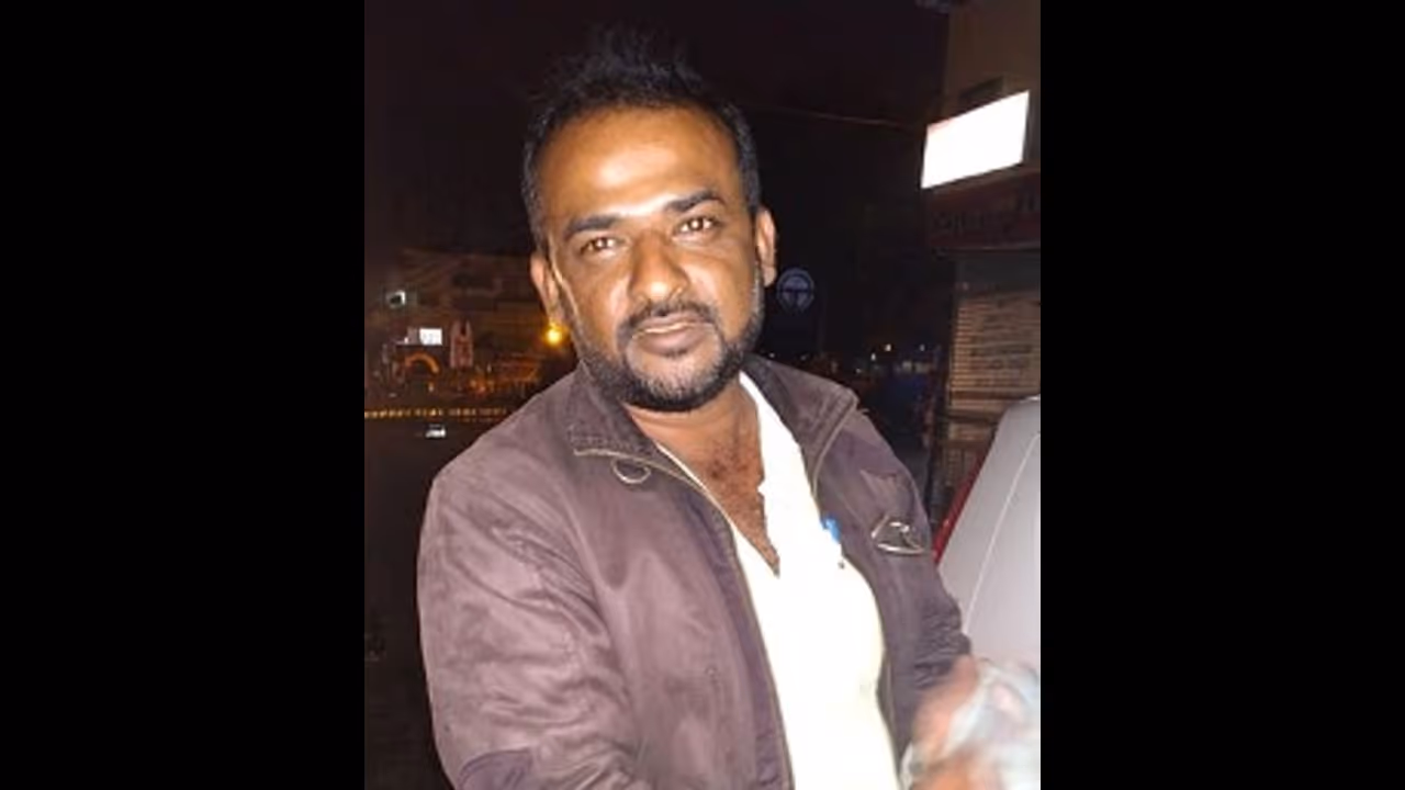 फेसबुक पर तारीफ बटोर रही कैब ड्राइवर की ईमानदारी, 17 हजार लाइक और 4 हजार लोगों ने किया शेयर फेसबुक पर तारीफ बटोर रही कैब ड्राइवर की ईमानदारी, 17 हजार लाइक और 4 हजार लोगों ने किया शेयर