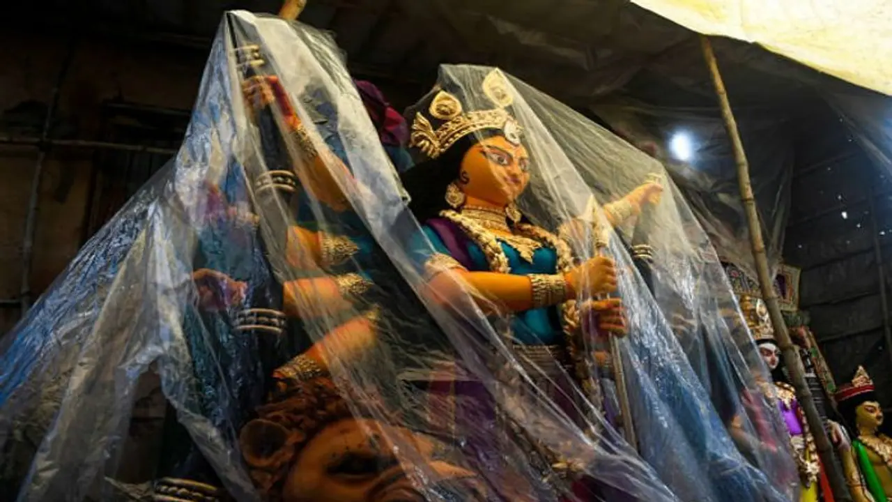 রাজ্য জুড়ে তিন দিন ভারী বৃষ্টি, দেবীপক্ষের শুরুতেই দুর্যোগের সতর্কবার্তা রাজ্য জুড়ে তিন দিন ভারী বৃষ্টি, দেবীপক্ষের শুরুতেই দুর্যোগের সতর্কবার্তা