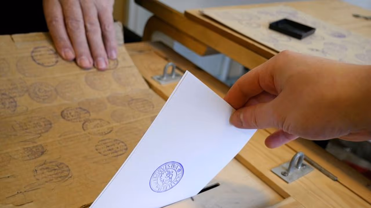 तालीबान से लगातार मिलती धमकियों के बीच काबुल में राष्ट्रपति चुनाव जारी तालीबान से लगातार मिलती धमकियों के बीच काबुल में राष्ट्रपति चुनाव जारी