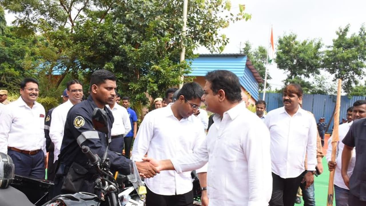 బయోడైవర్సిటీ ఫ్లైఓవర్ ప్రమాదం:బాధాకరమన్న కేటీఆర్, యాక్సిడెంట్ పై కమిటీ