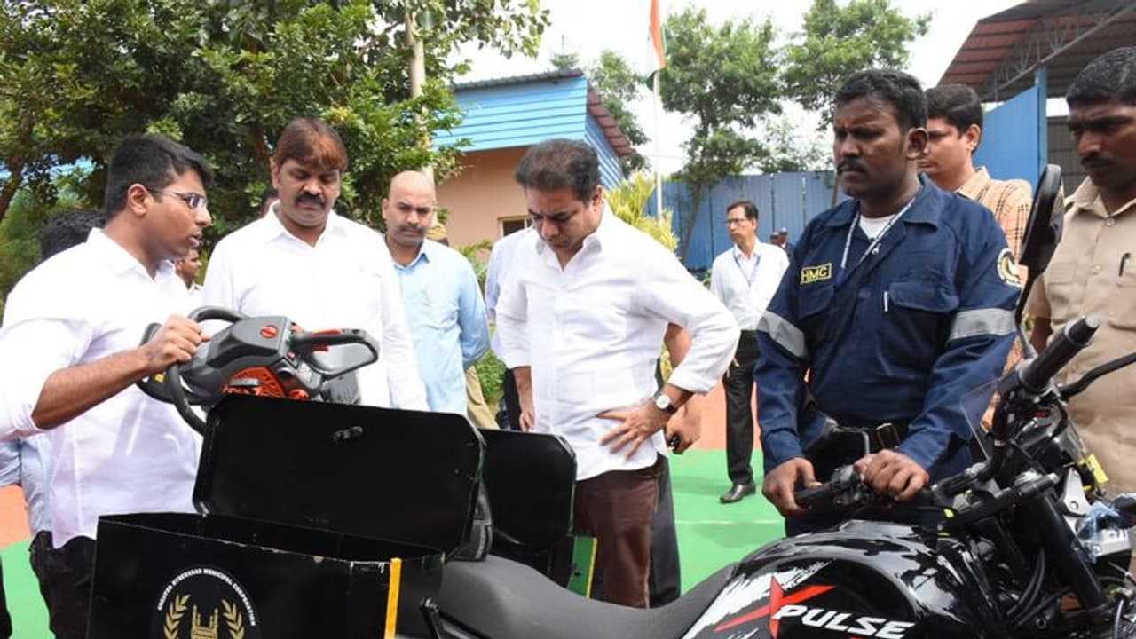 రెయిన్ ఎఫెక్ట్: కేటీఆర్ చేతుల మీదుగా ఎమర్జెన్సీ టూ వీలర్ ఫోర్స్