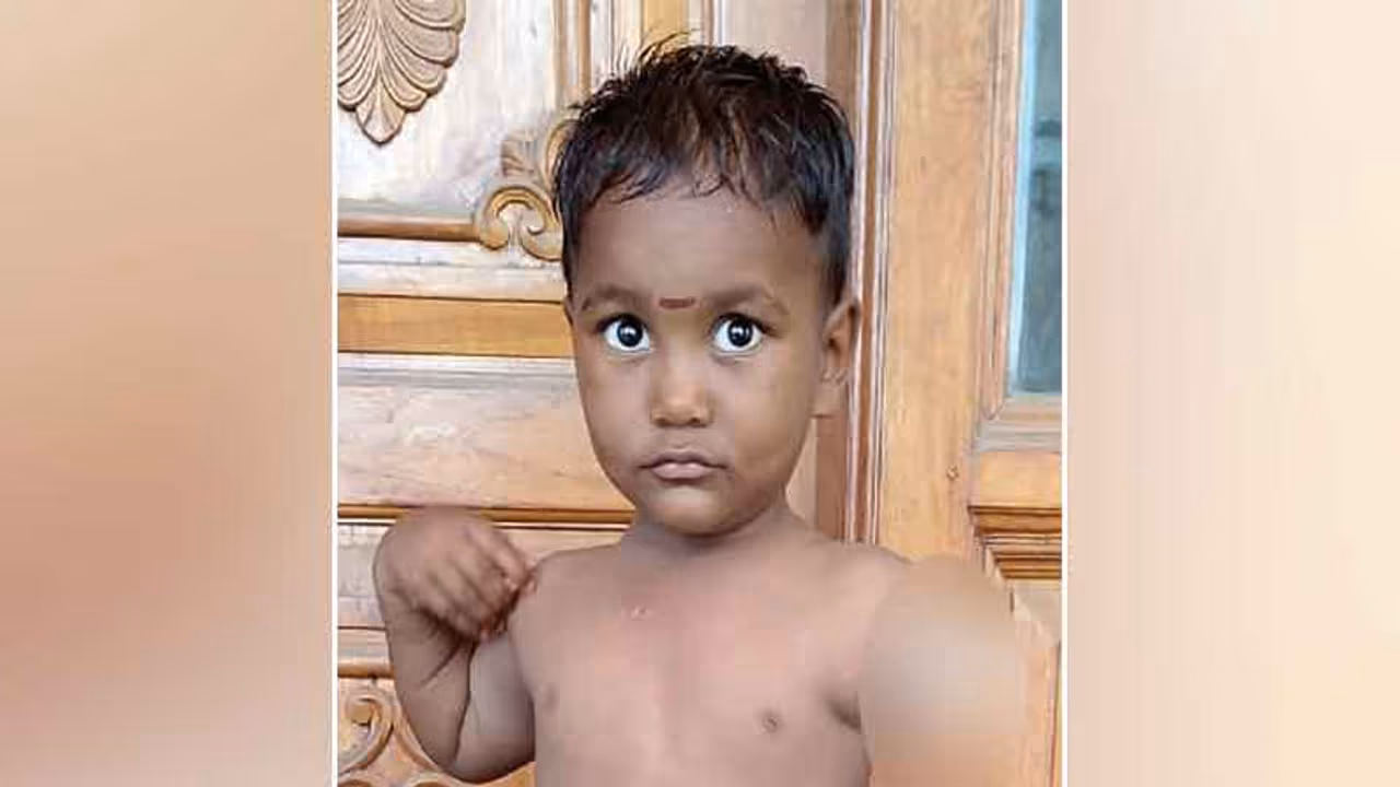 விசைத்தறி இயந்திரத்தில் சிக்கி துண்டான குழந்தையின் கை..! அறுவை சிகிச்சைக்கு பணமின்றி தந்தை தவிப்பு..! விசைத்தறி இயந்திரத்தில் சிக்கி துண்டான குழந்தையின் கை..! அறுவை சிகிச்சைக்கு பணமின்றி தந்தை தவிப்பு..!