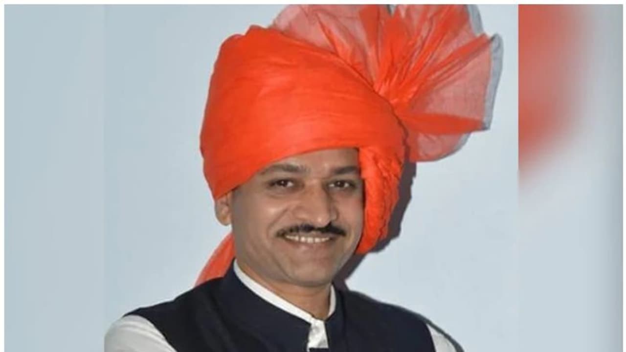 വനിതാ പൊലീസ് ഉദ്യോഗസ്ഥയെ അസഭ്യം പറഞ്ഞതായി പരാതി; ബിജെപി എംഎല്എ അറസ്റ്റില് വനിതാ പൊലീസ് ഉദ്യോഗസ്ഥയെ അസഭ്യം പറഞ്ഞതായി പരാതി; ബിജെപി എംഎല്എ അറസ്റ്റില്