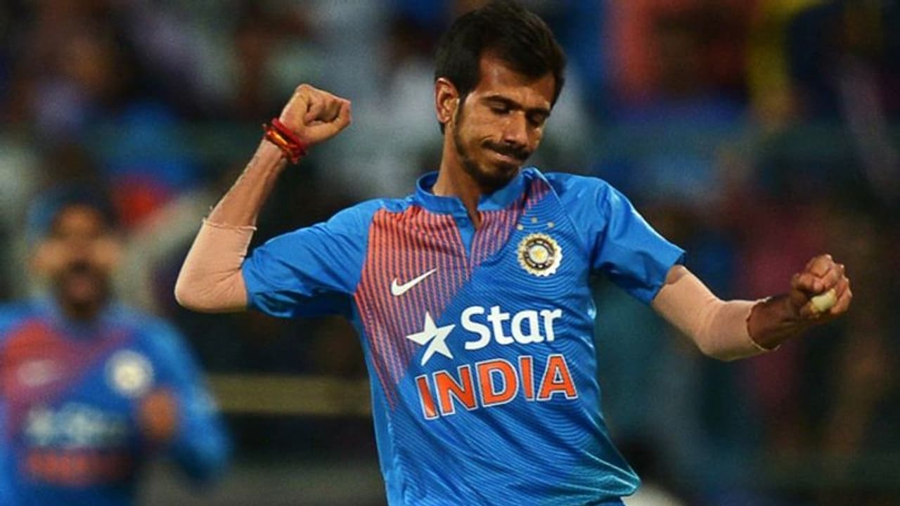 "धोनी के आउट होने पर मैंने रो दिया था..." चहल ने एक इंटरव्यू में बताई इसके पीछे की पूरी कहानी "धोनी के आउट होने पर मैंने रो दिया था..." चहल ने एक इंटरव्यू में बताई इसके पीछे की पूरी कहानी