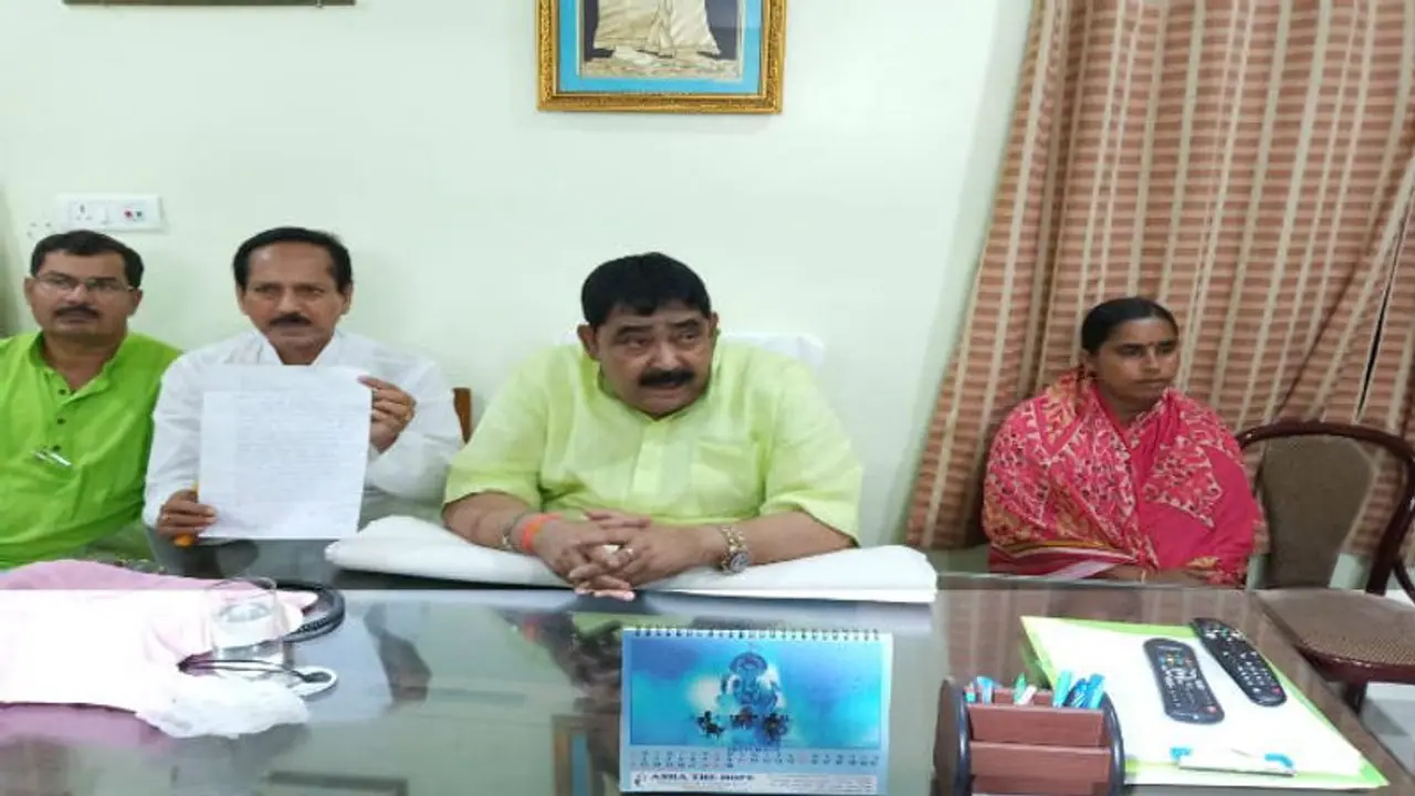 তৃণমূল সমর্থক হয়ে গেলেন নানুরে নিহতের স্ত্রী, তর্পণের দিনেই ধাক্কা বিজেপি র তৃণমূল সমর্থক হয়ে গেলেন নানুরে নিহতের স্ত্রী, তর্পণের দিনেই ধাক্কা বিজেপি র