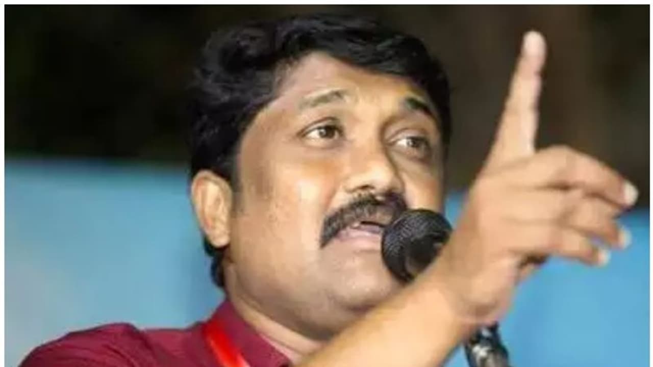 തീരദേശപരിപാലന അതോറിറ്റിയിലേക്ക് എ എ റഹീമിന്റെ ഭാര്യയെ ശുപാര്ശ ചെയ്തു; രാഷ്ട്രീയ ഇടപെടലെന്ന് ആരോപണം തീരദേശപരിപാലന അതോറിറ്റിയിലേക്ക് എ എ റഹീമിന്റെ ഭാര്യയെ ശുപാര്ശ ചെയ്തു; രാഷ്ട്രീയ ഇടപെടലെന്ന് ആരോപണം