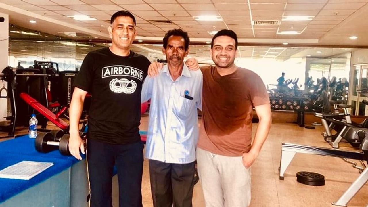 ರಾಂಚಿಯಲ್ಲಿ ಪ್ರತ್ಯಕ್ಷರಾದ ಧೋನಿ; MLA ಜೊತೆ ಬಿಲಿಯರ್ಡ್ಸ್ ಮೋಡಿ!