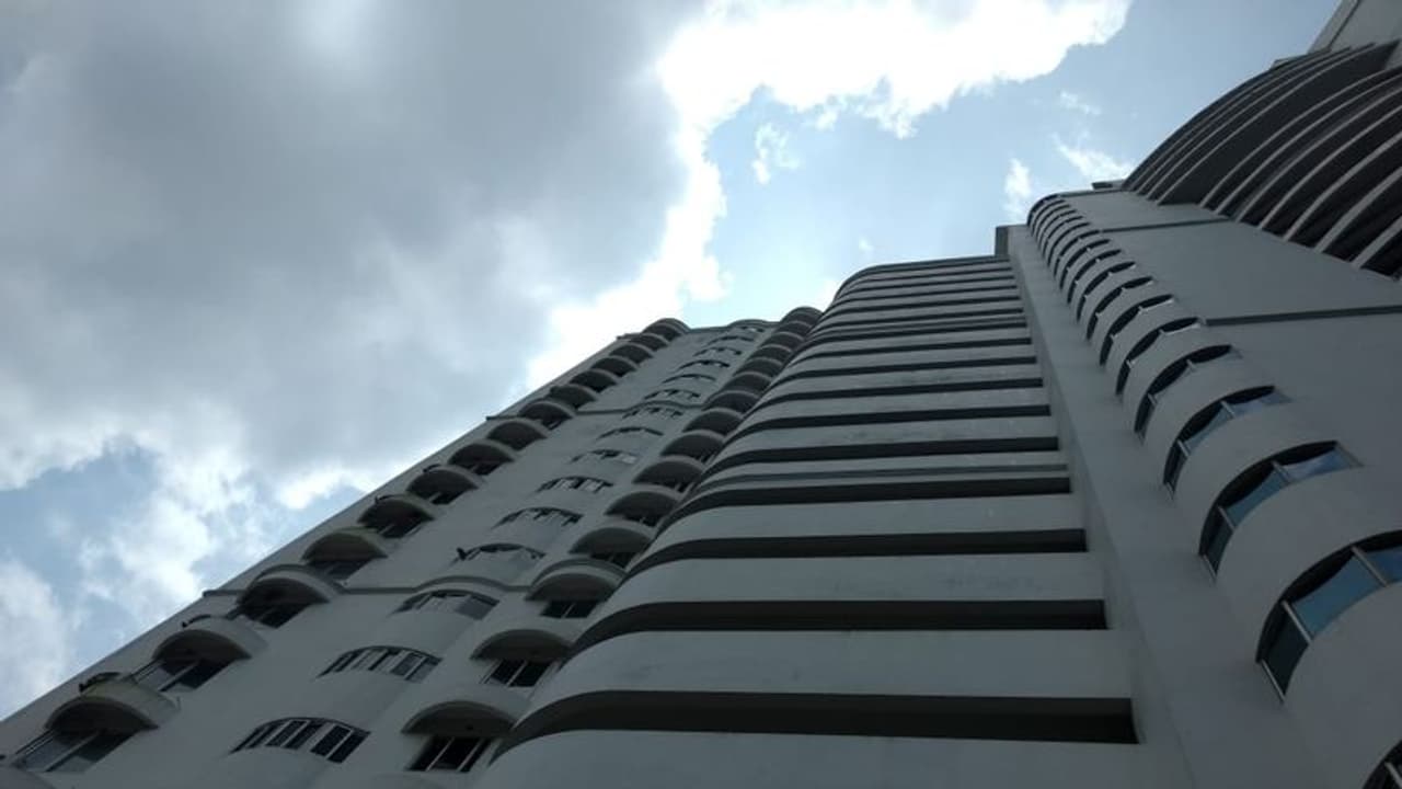 മരടിലെ ഫ്ലാറ്റുകൾ ഒഴിയാനുള്ള അവസാന തീയതി ഇന്ന്; പകുതിയിലേറെ ഫ്ലാറ്റുകളും ഒഴിയാൻ ബാക്കി മരടിലെ ഫ്ലാറ്റുകൾ ഒഴിയാനുള്ള അവസാന തീയതി ഇന്ന്; പകുതിയിലേറെ ഫ്ലാറ്റുകളും ഒഴിയാൻ ബാക്കി