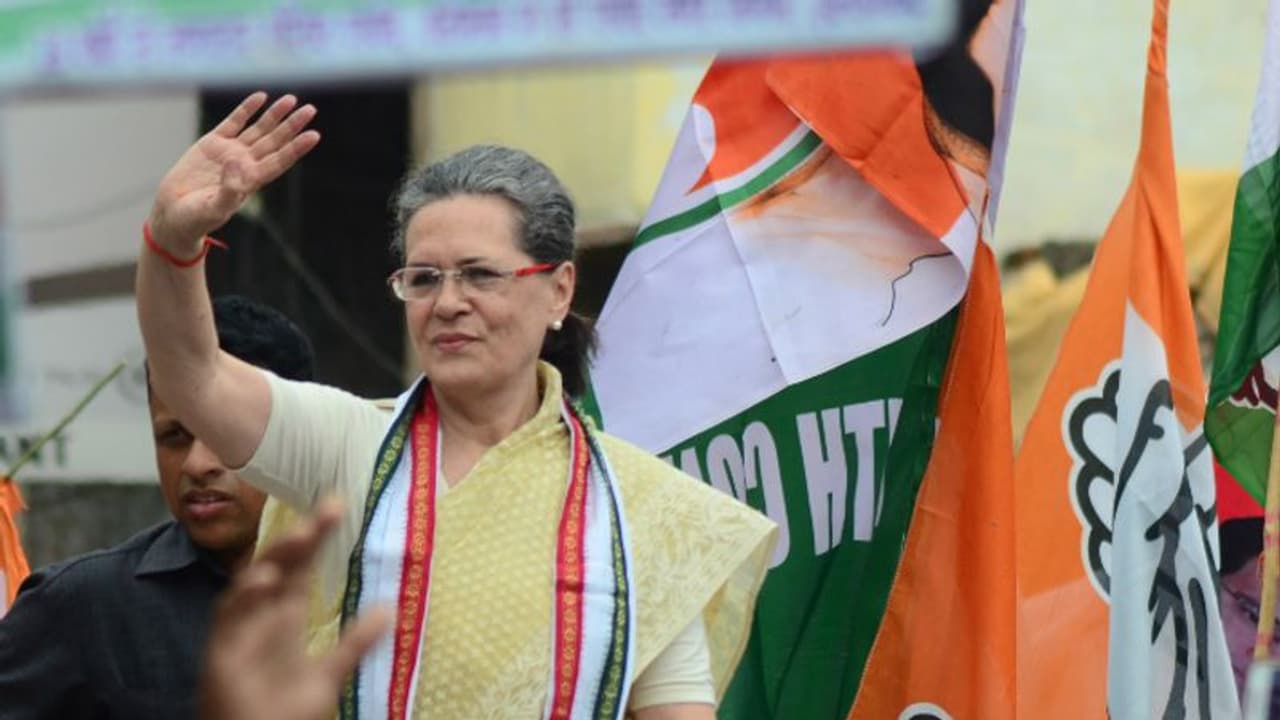 सोनिया गांधी ने नवरात्रि पर दी बधाई, महिलाओं के लिए दिया ये खास संदेश सोनिया गांधी ने नवरात्रि पर दी बधाई, महिलाओं के लिए दिया ये खास संदेश