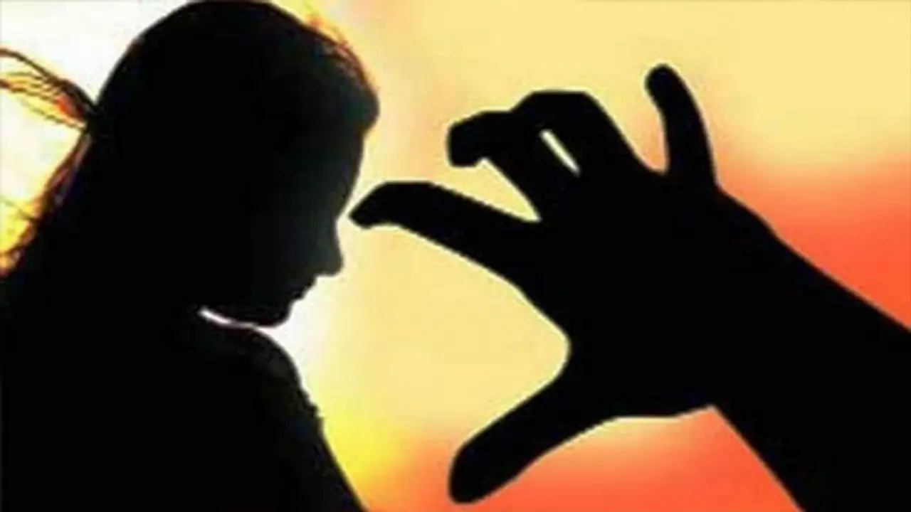 उबर बाइक चालक ने की अमेरिकी लड़की से छेड़छाड़, पीएमओ में शिकायत न करने के लिए गुहार लगाते रहे पुलिसकर्मी उबर बाइक चालक ने की अमेरिकी लड़की से छेड़छाड़, पीएमओ में शिकायत न करने के लिए गुहार लगाते रहे पुलिसकर्मी