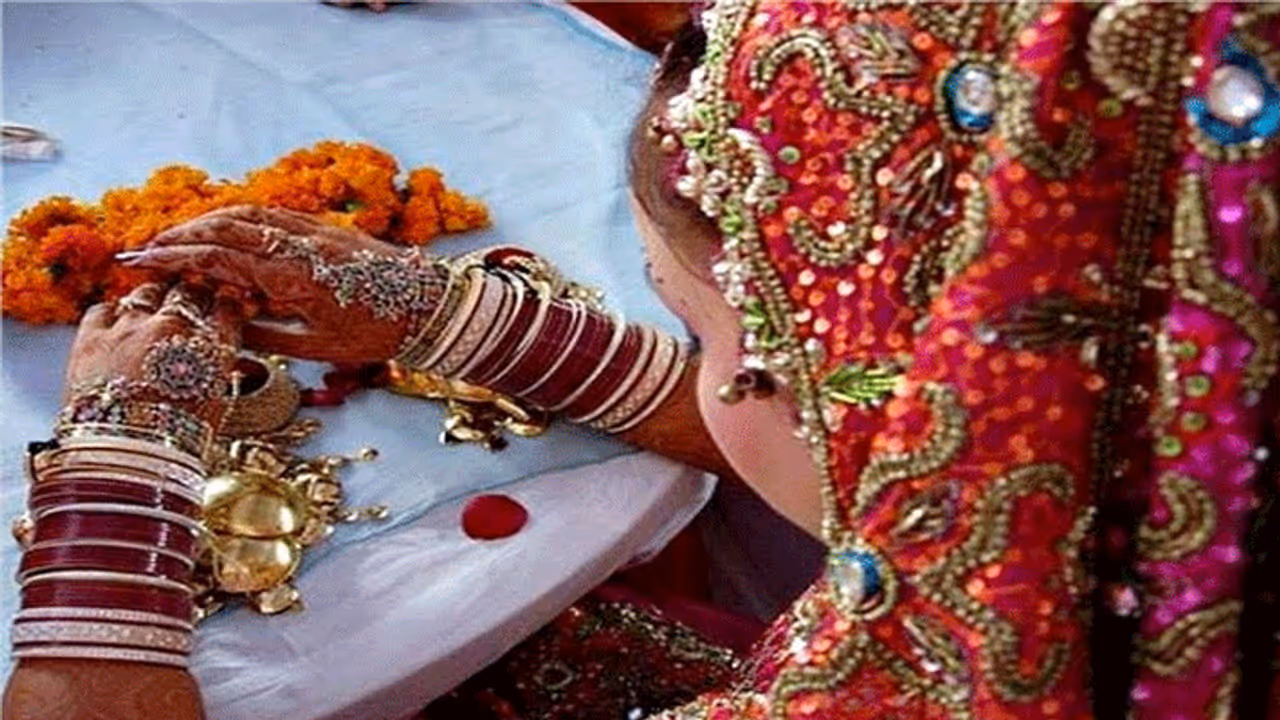 திருமணத்தை நிறுத்த மணமகள் போட்ட பகீர் திட்டம்..! அதிர்ந்து போன பெற்றோர்..! திருமணத்தை நிறுத்த மணமகள் போட்ட பகீர் திட்டம்..! அதிர்ந்து போன பெற்றோர்..!