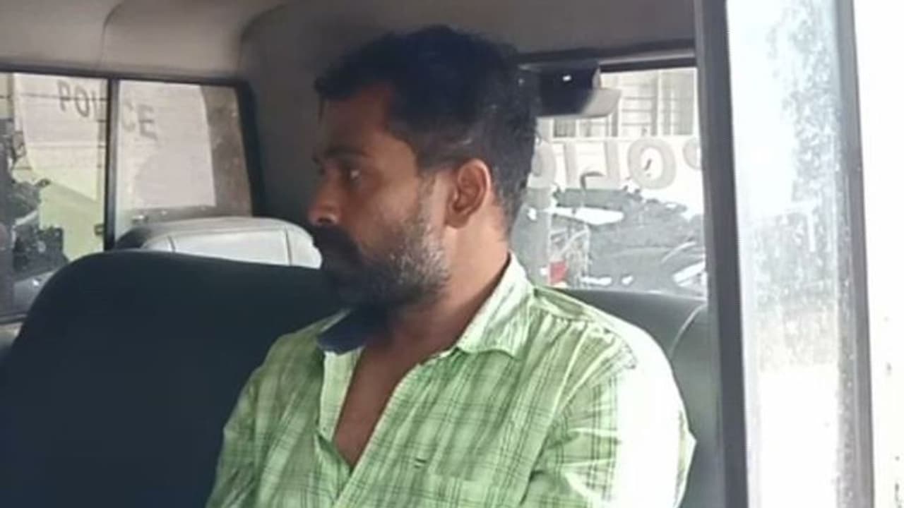 നഗരസഭ സോണല് ഓഫീസ് ആക്രമിച്ച് ജീവനക്കാരെ മര്ദ്ദിച്ച പ്രതി പിടിയില് നഗരസഭ സോണല് ഓഫീസ് ആക്രമിച്ച് ജീവനക്കാരെ മര്ദ്ദിച്ച പ്രതി പിടിയില്