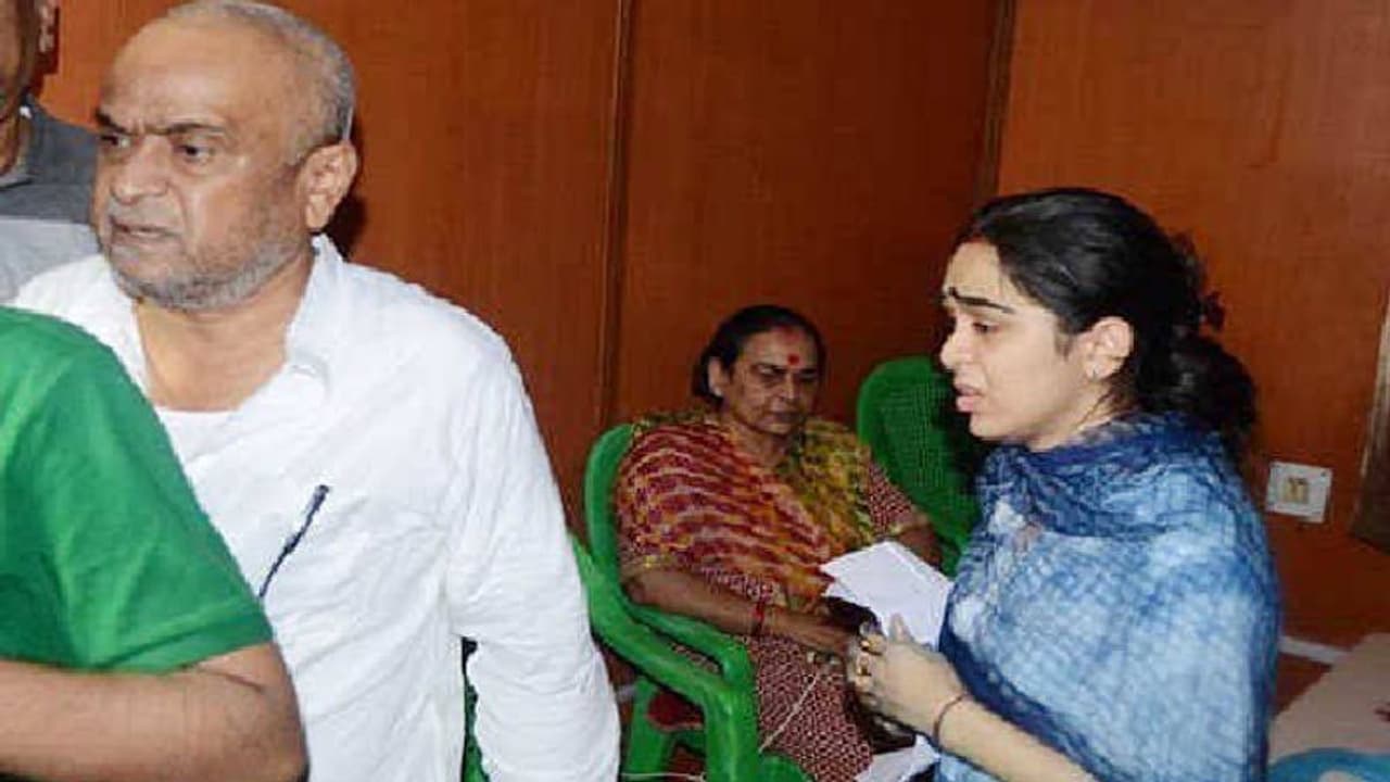 ಆಹಾರ ನೀಡದೇ ಕೂಡಿ ಹಾಕಿದ್ರು: ರಾಬ್ಡಿ, ಮಿಸಾ ವಿರುದ್ಧ ಸೊಸೆ ದೂರು