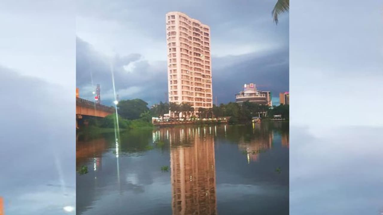 മരട് ഫ്ലാറ്റ് നിർമ്മാണ കേസ്; ഉദ്യോഗസ്ഥർക്ക് എതിരെ അന്വേഷണം നടത്താൻ അനുമതി തേടി മരട് ഫ്ലാറ്റ് നിർമ്മാണ കേസ്; ഉദ്യോഗസ്ഥർക്ക് എതിരെ അന്വേഷണം നടത്താൻ അനുമതി തേടി