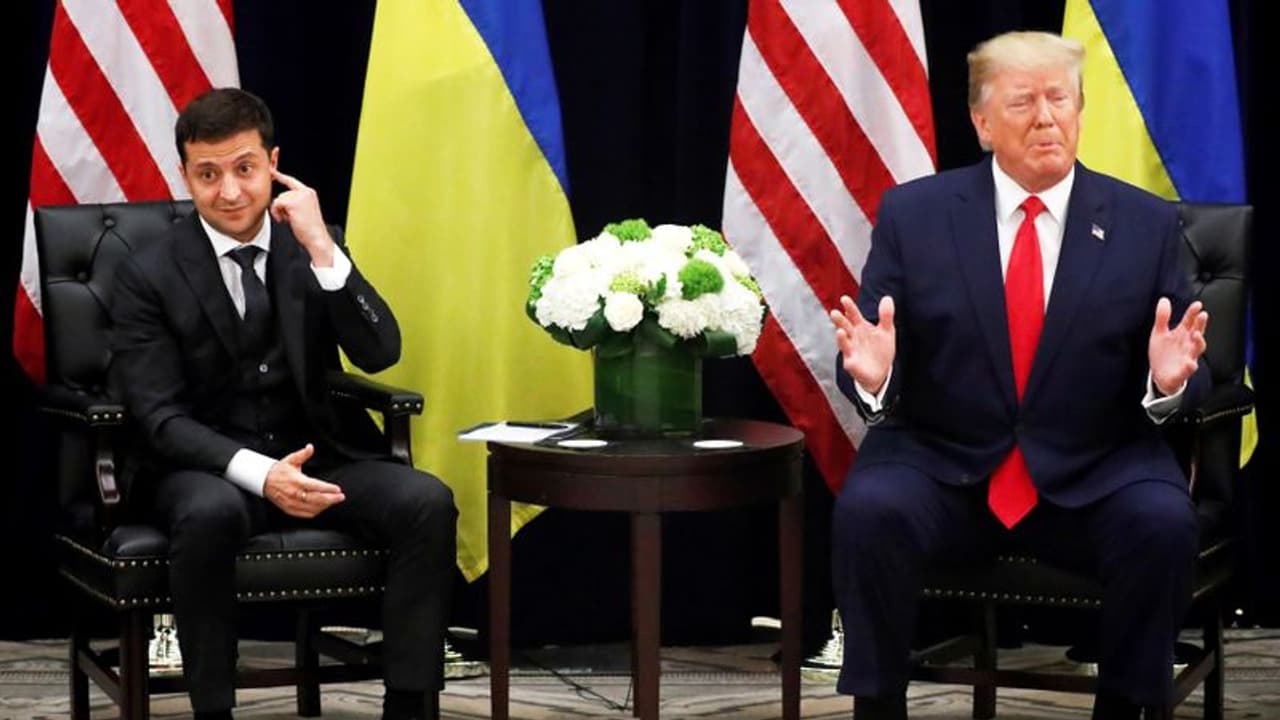 ट्रम्प मिलना चाहतें हैं उन पर आरोप लगानेवाले ‘व्हिसल ब्लोअर’ से