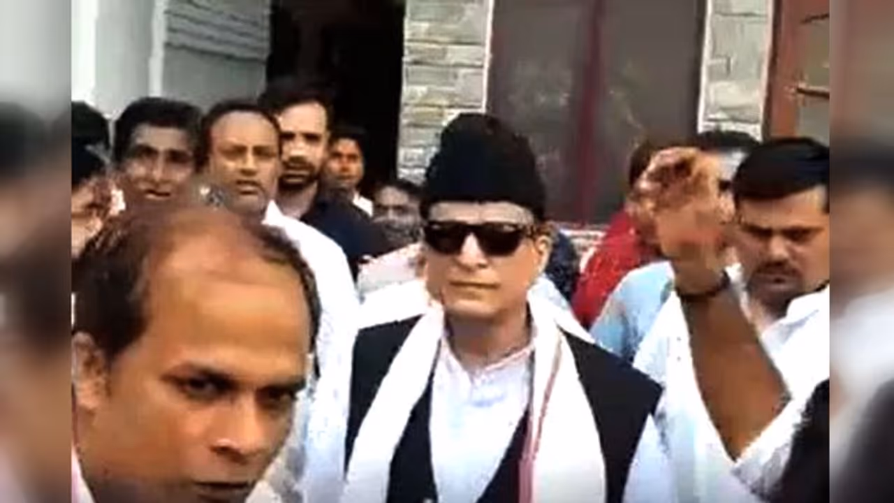 फिर परिवार समेत थाने पहुंचे आजम खान