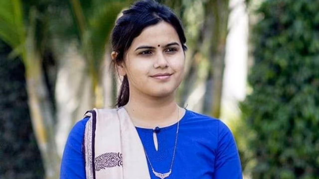 एनसीपी को झटका: शरद पवार ने जिसे टिकट दिया, चुनाव से पहले उसने थामा भाजपा का हाथ