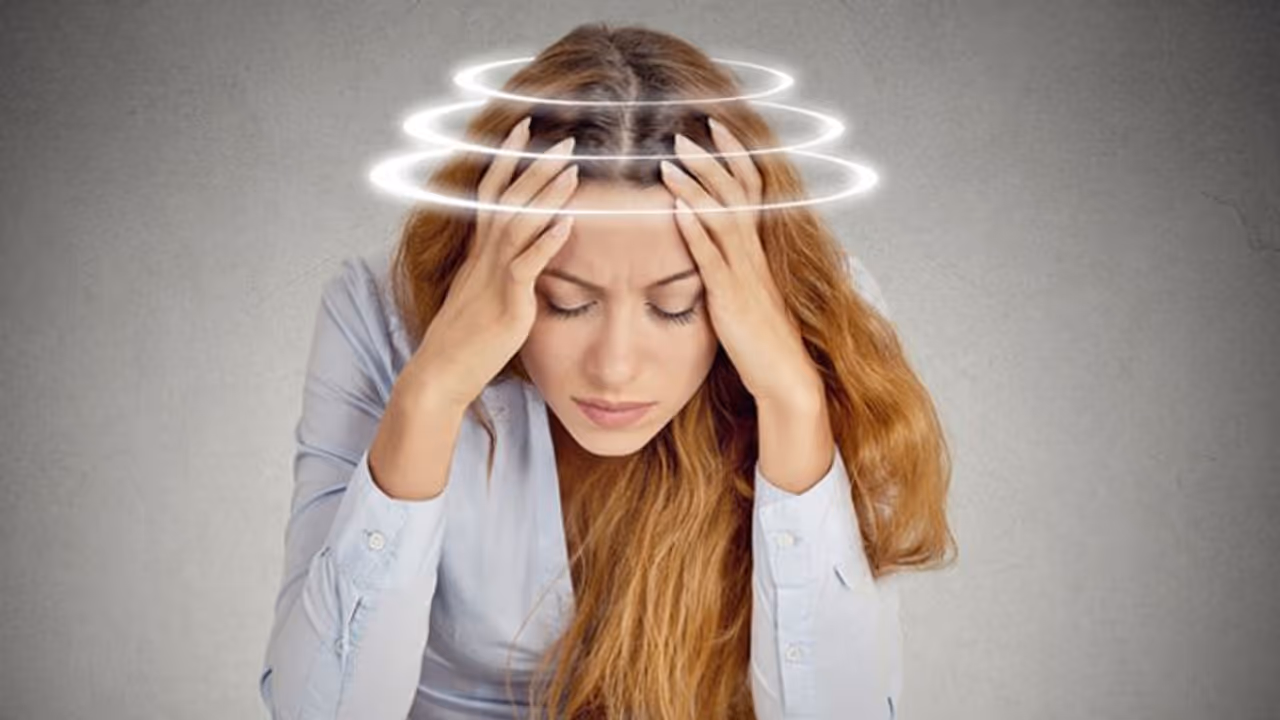 தலை சுற்றுதா..? செலவே இல்லாமல் குணமாக சூப்பரான 2 பாட்டி வைத்தியம்!! தலை சுற்றுதா..? செலவே இல்லாமல் குணமாக சூப்பரான 2 பாட்டி வைத்தியம்!!