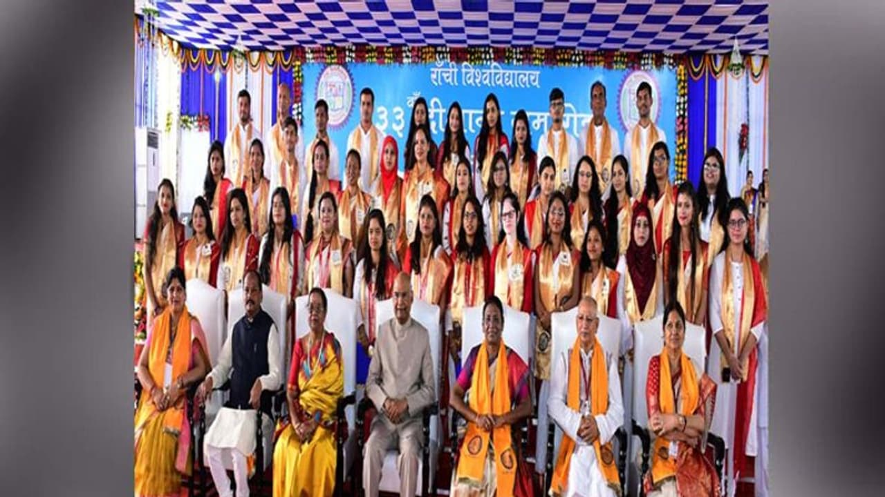 33वें दीक्षान्त समारोह में राष्ट्रपति ने कहा नशे से दूर रहें युवा 33वें दीक्षान्त समारोह में राष्ट्रपति ने कहा नशे से दूर रहें युवा