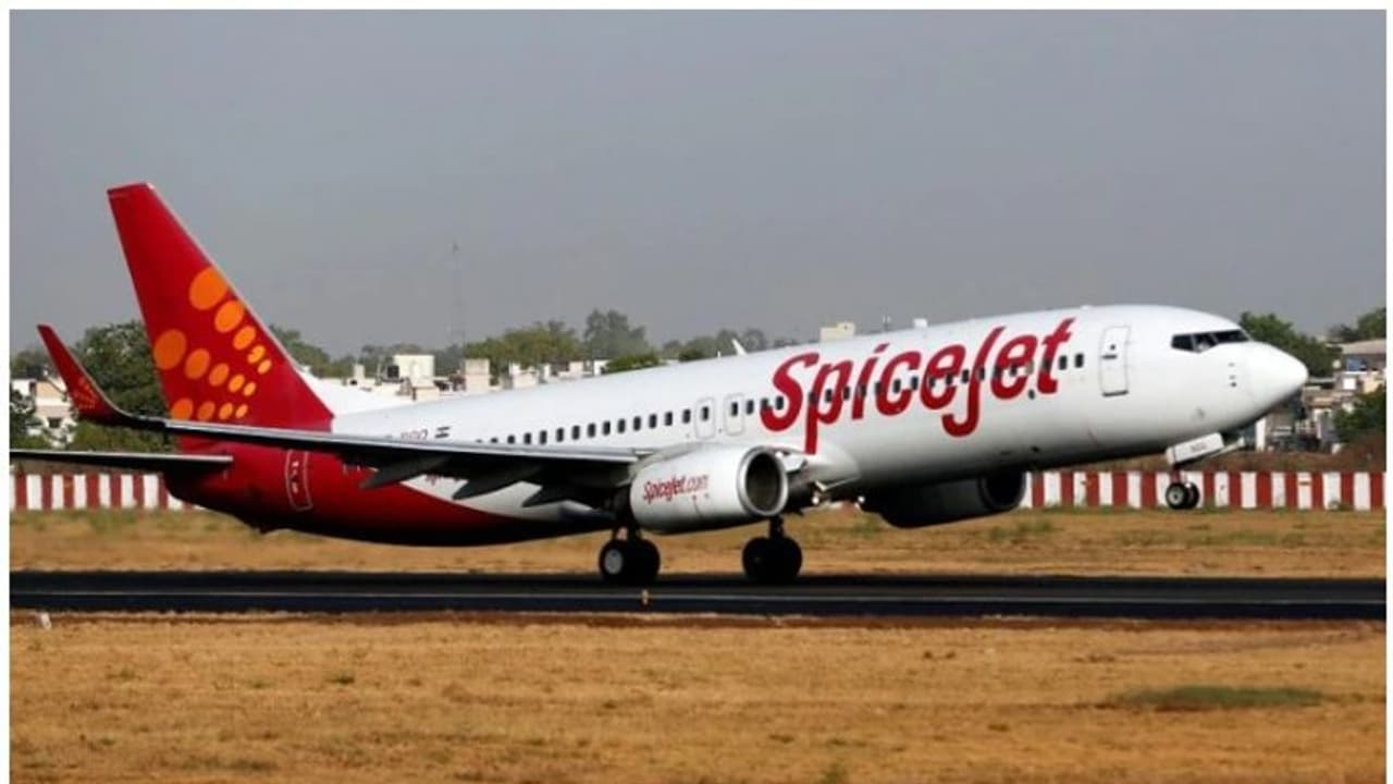 മര്‍ദ്ദം നിയന്ത്രിക്കുന്ന സ്വിച്ച് ഓണ്‍ ചെയ്യാന്‍ മറന്നു; രണ്ട് പൈലറ്റുമാര്‍ക്ക് സസ്പെന്‍ഷന്‍