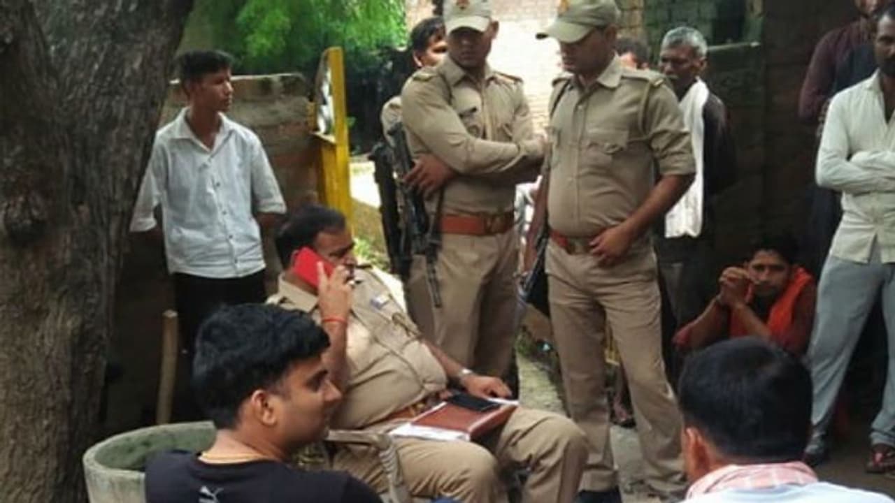 महिला ने 16 महीने के बेटे के साथ मिट्टी का तेल डाल लगाई आग, दोनों की मौत महिला ने 16 महीने के बेटे के साथ मिट्टी का तेल डाल लगाई आग, दोनों की मौत