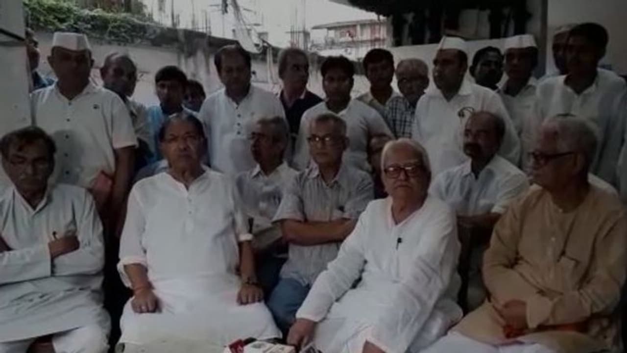 কংগ্রেসের পার্টি অফিসে বামফ্রন্টের বিমান কংগ্রেসের পার্টি অফিসে বামফ্রন্টের বিমান