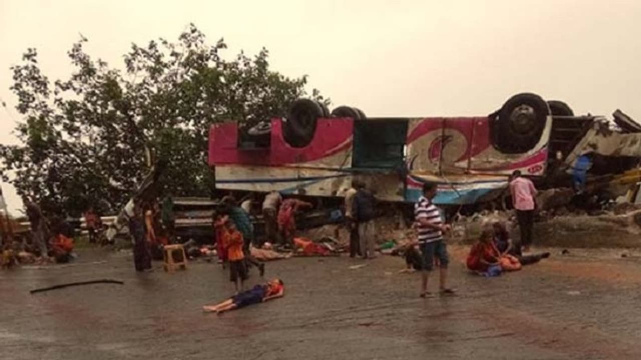 Gujarat: 21 dead, 53 injured in bus accident Gujarat: 21 dead, 53 injured in bus accident