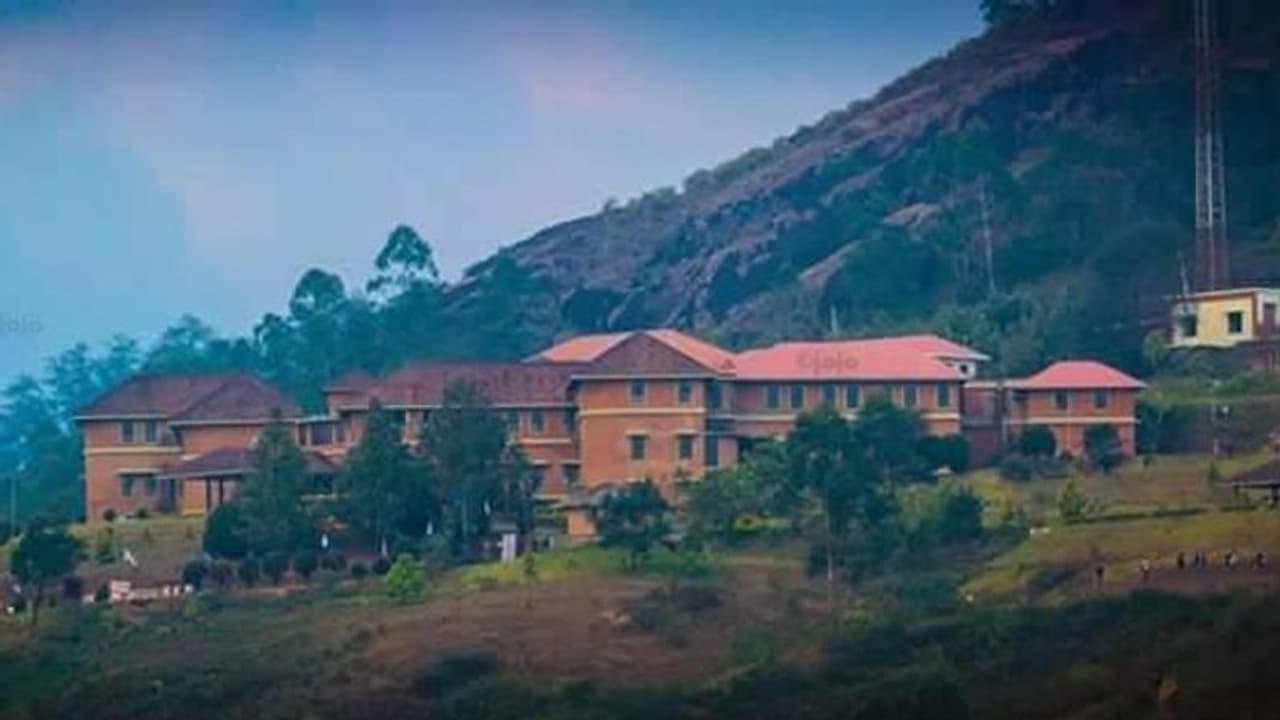 മൂന്നാര് എന്ജിനിയറിംഗ് കോളേജ് വിദ്യാര്ത്ഥികള് നടത്തുന്ന അനിശ്ചിതകാല സമരം അവസാനിപ്പിക്കണം: പ്രിന്സിപ്പാള് മൂന്നാര് എന്ജിനിയറിംഗ് കോളേജ് വിദ്യാര്ത്ഥികള് നടത്തുന്ന അനിശ്ചിതകാല സമരം അവസാനിപ്പിക്കണം: പ്രിന്സിപ്പാള്